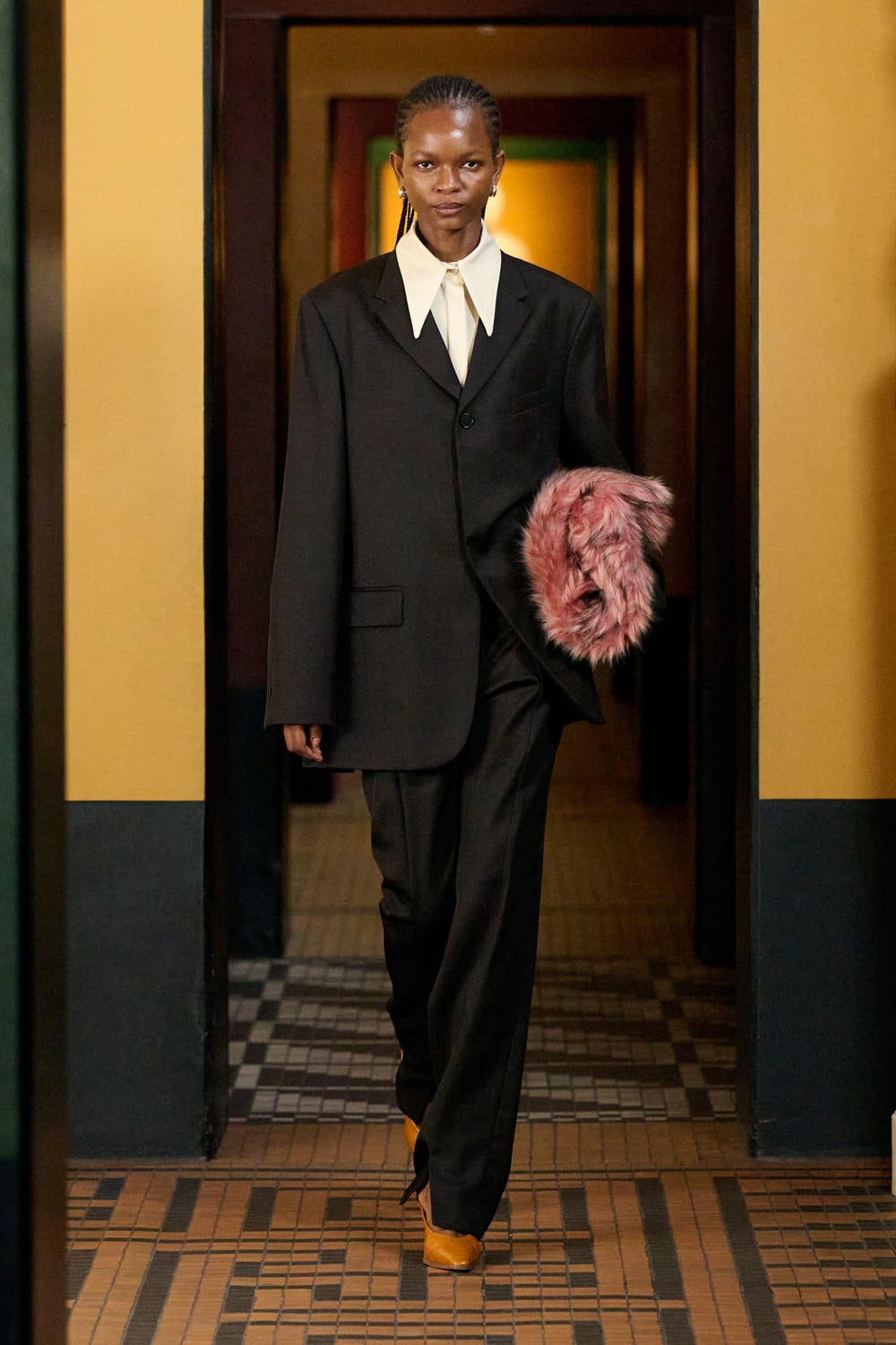 CMMN SWDN | HOUYHNHNM (HOUYHNHNM)