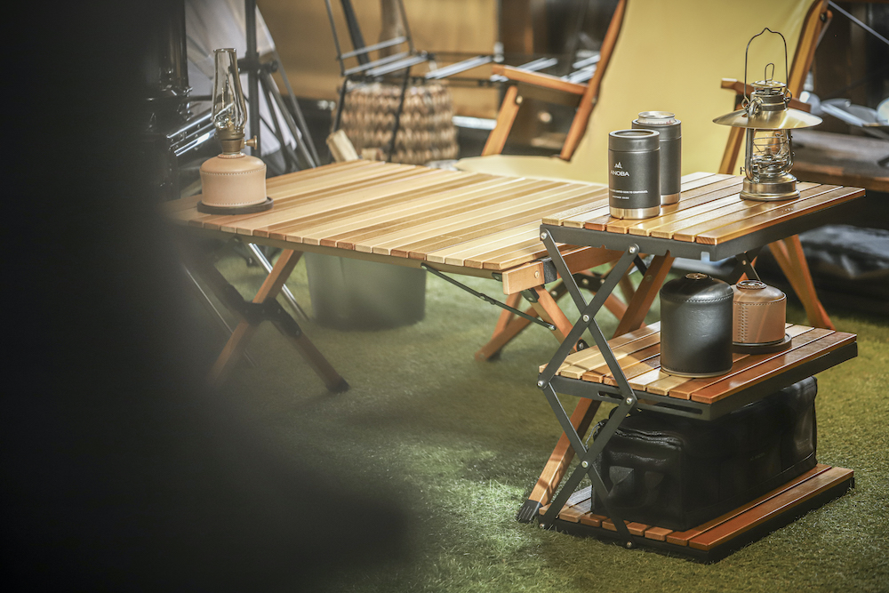 ウッドにスチールを添えて、上品なキャンプサイトづくり。アノバの新作