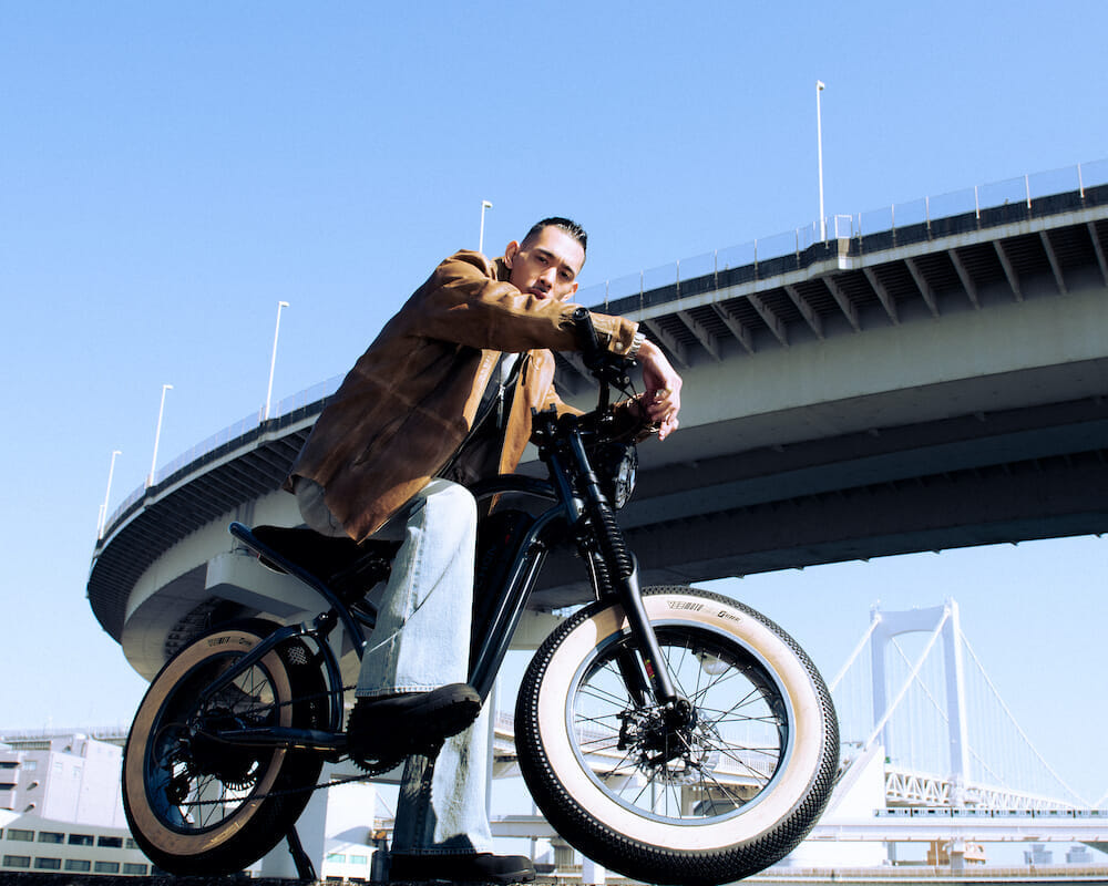 タフな走り心地と洗練されたデザイン。2つのバイクショップが手がけた