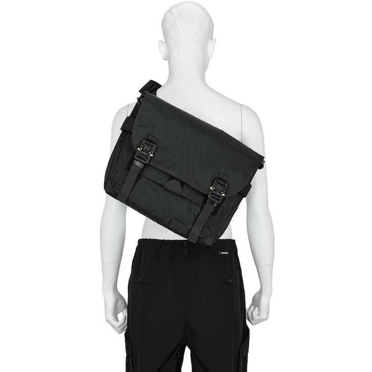 バッグジャックの歴史上、存在しなかったサイズのメッセンジャーバッグ