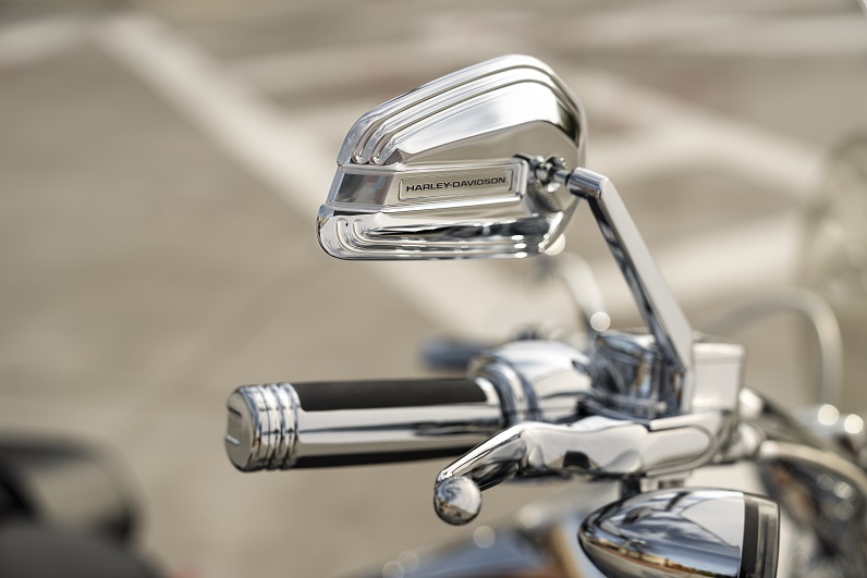 予想以上に雰囲気が変わるパーツ、カスタムミラー – ハーレー