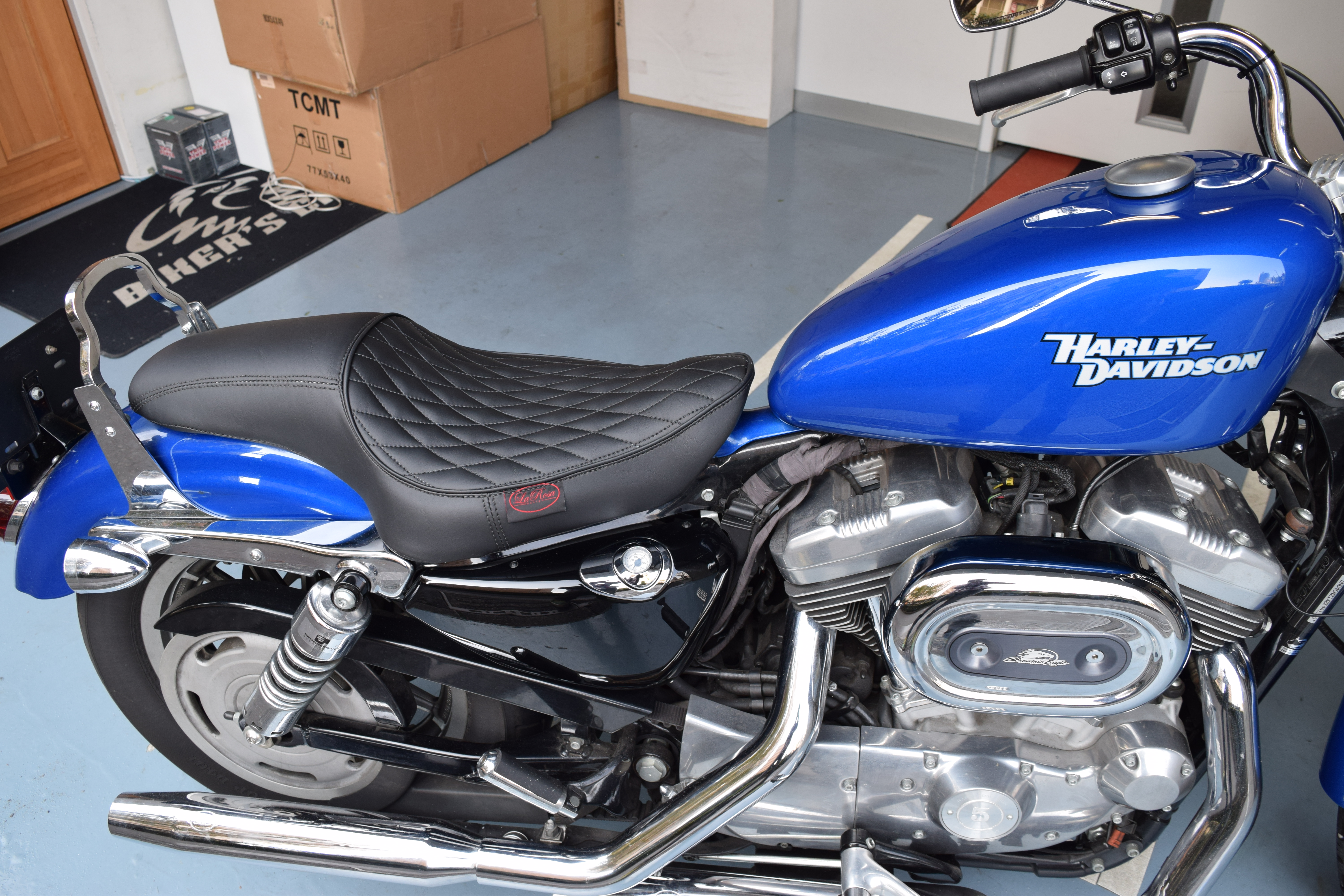 足つき性がよく腰をホールドしてくれるスポーツスター用Cafeシート