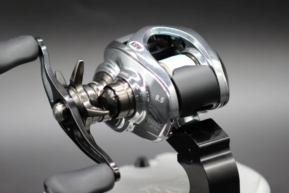 カケヅカデザインワークス】ダイワ用 パーミングクラッチ 25スティーズ