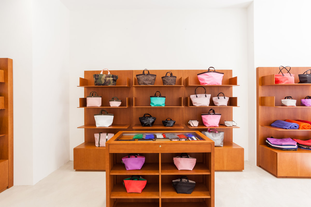 HERVE CHAPELIER - OFFICIAL WEBSITE - Bags made of pebbled grain