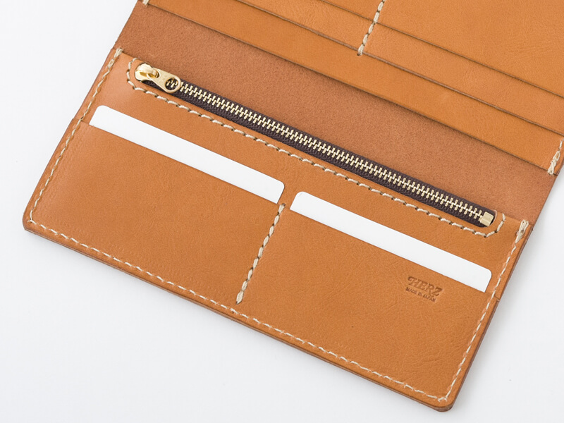 スーツの内ポケットにも入るフラットでスリムな長財布 / 革鞄のHERZ