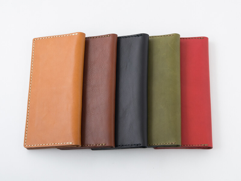 スーツの内ポケットにも入るフラットでスリムな長財布 / 革鞄のHERZ