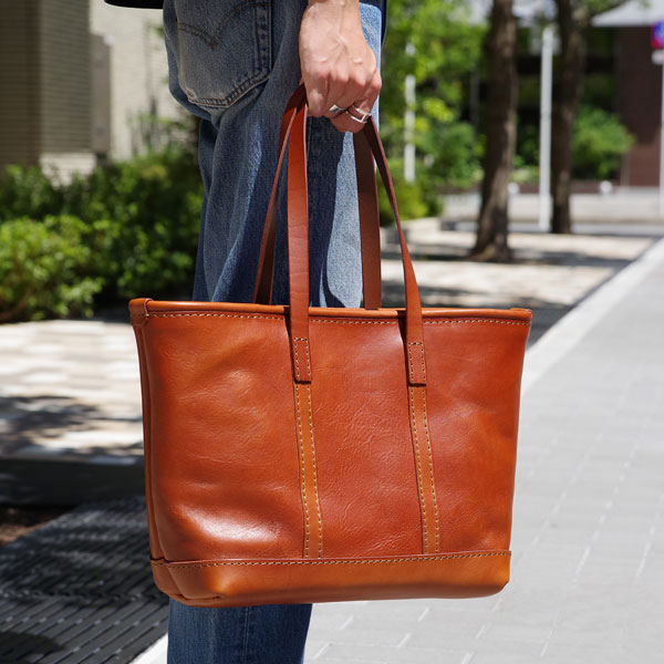 普遍的なデザインと丈夫で長く使えるケルントート / 革鞄のHERZ(ヘルツ