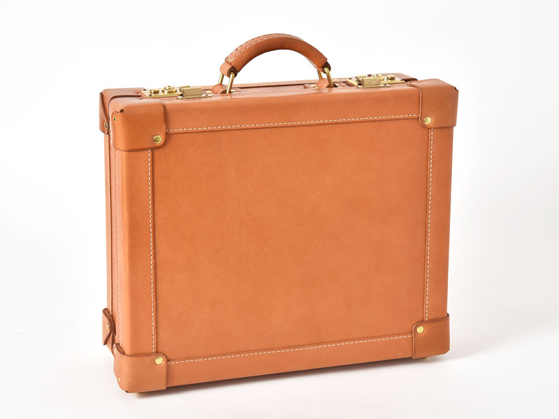 アンティークでレトロな本革のレザートランク / 革鞄のHERZ(ヘルツ