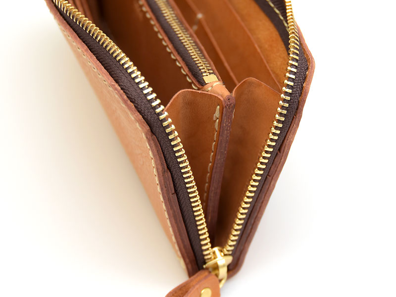 5か所の収納スペースで一番人気のファスナー式の本革長財布 / 革鞄の