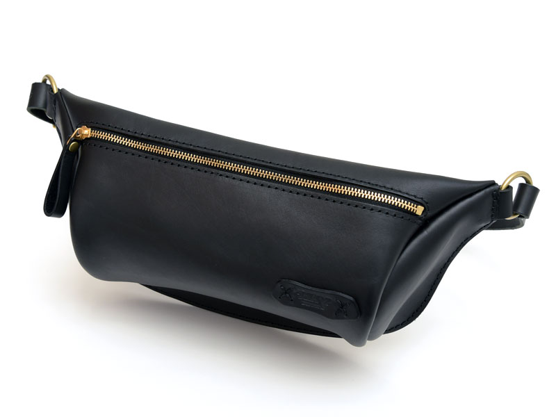 メンズ・レディース問わず人気の横型レザーボディバッグ / 革鞄のHERZ