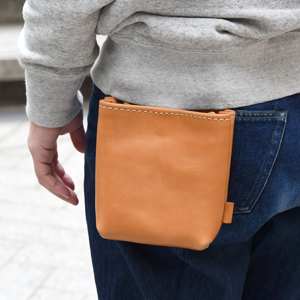 大工さんが仕事で使う腰袋をイメージしたベルトポーチ / 革鞄のHERZ