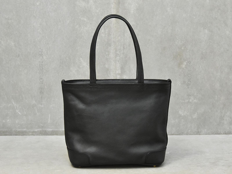 柔らかい革で肩掛けでも馴染むA4ファイル対応ファスナートート / 革鞄