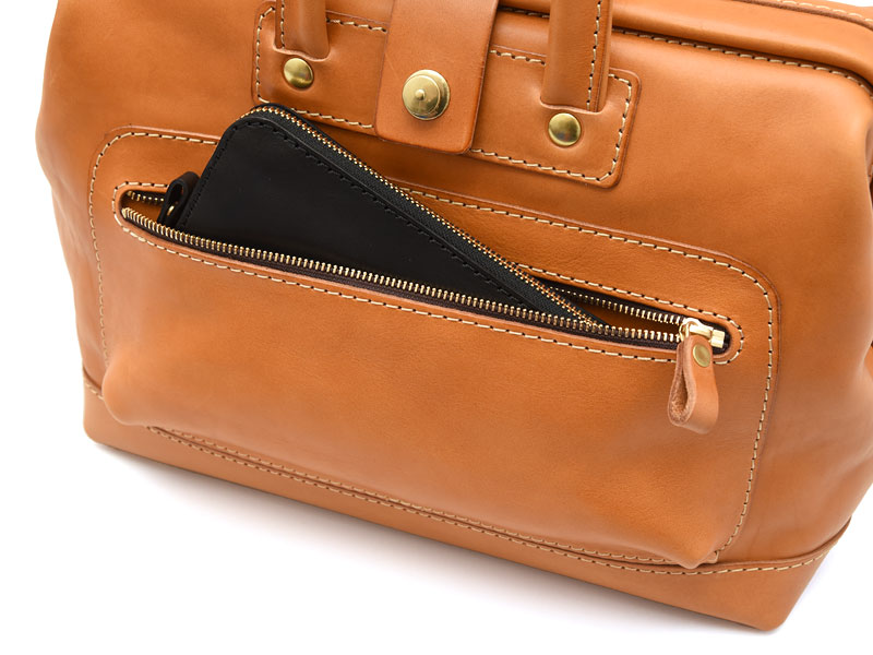 一泊旅行カバンにおすすめの口枠ボストンバッグ / 革鞄のHERZ(ヘルツ