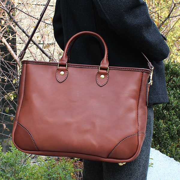 大容量とファスナー式で人気の2way本革ビジネストート / 革鞄のHERZ