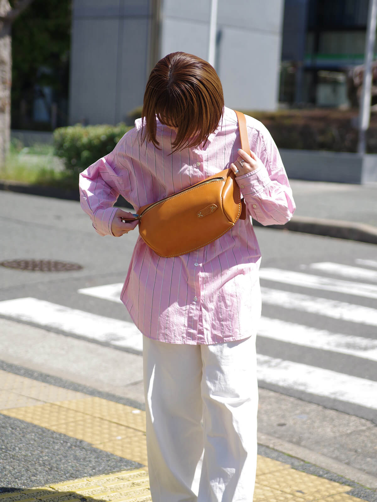 メンズ・レディース問わず人気の横型レザーボディバッグ / 革鞄のHERZ