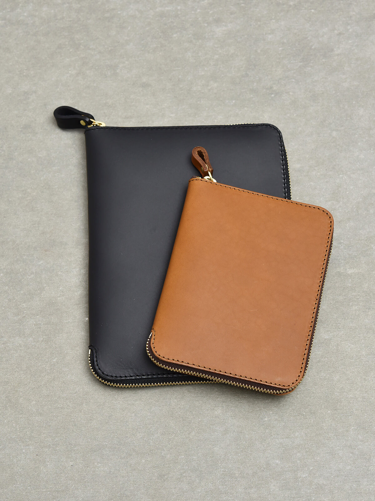 ラウンドファスナーで本やノートも包める本革ブックケース / 革鞄の