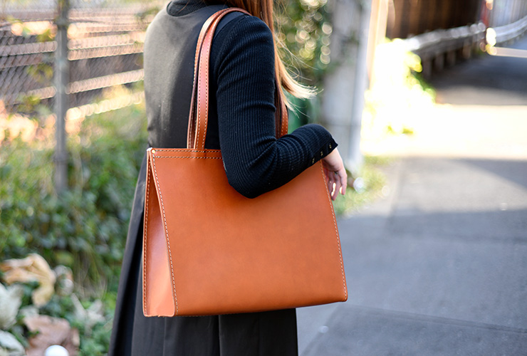 ビジネスにもおすすめのレディーストートバッグ / 革鞄のHERZ(ヘルツ