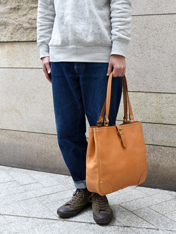 ワンタッチ開閉で使いやすい肩掛けレザートートバッグ / 革鞄のHERZ