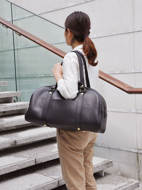 大きなサイズとソフト革で使いやすいカジュアルボストンバッグ / 革鞄