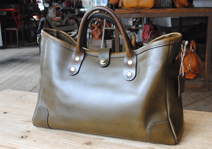 大阪店作り手：松本愛用「横型2wayトートバッグ」｜革鞄・革小物のHERZ