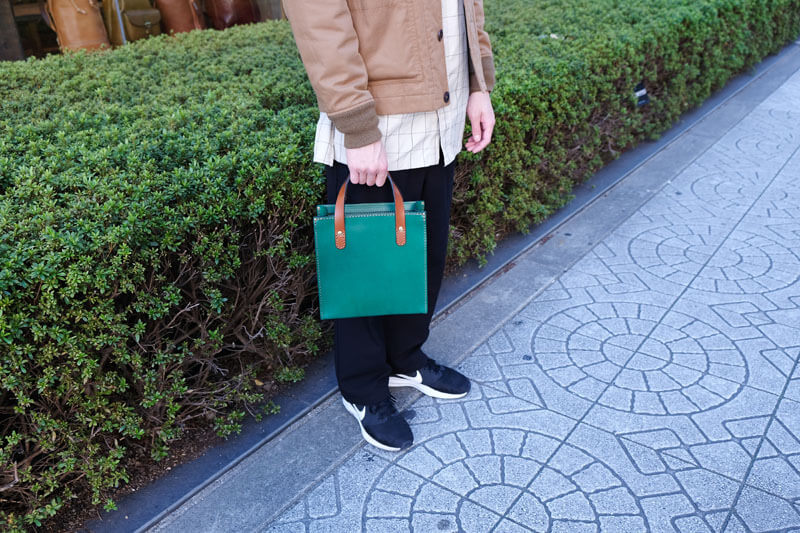 冬の限定色「ボトルグリーン」大阪店ラインナップ｜革鞄・革小物のHERZ