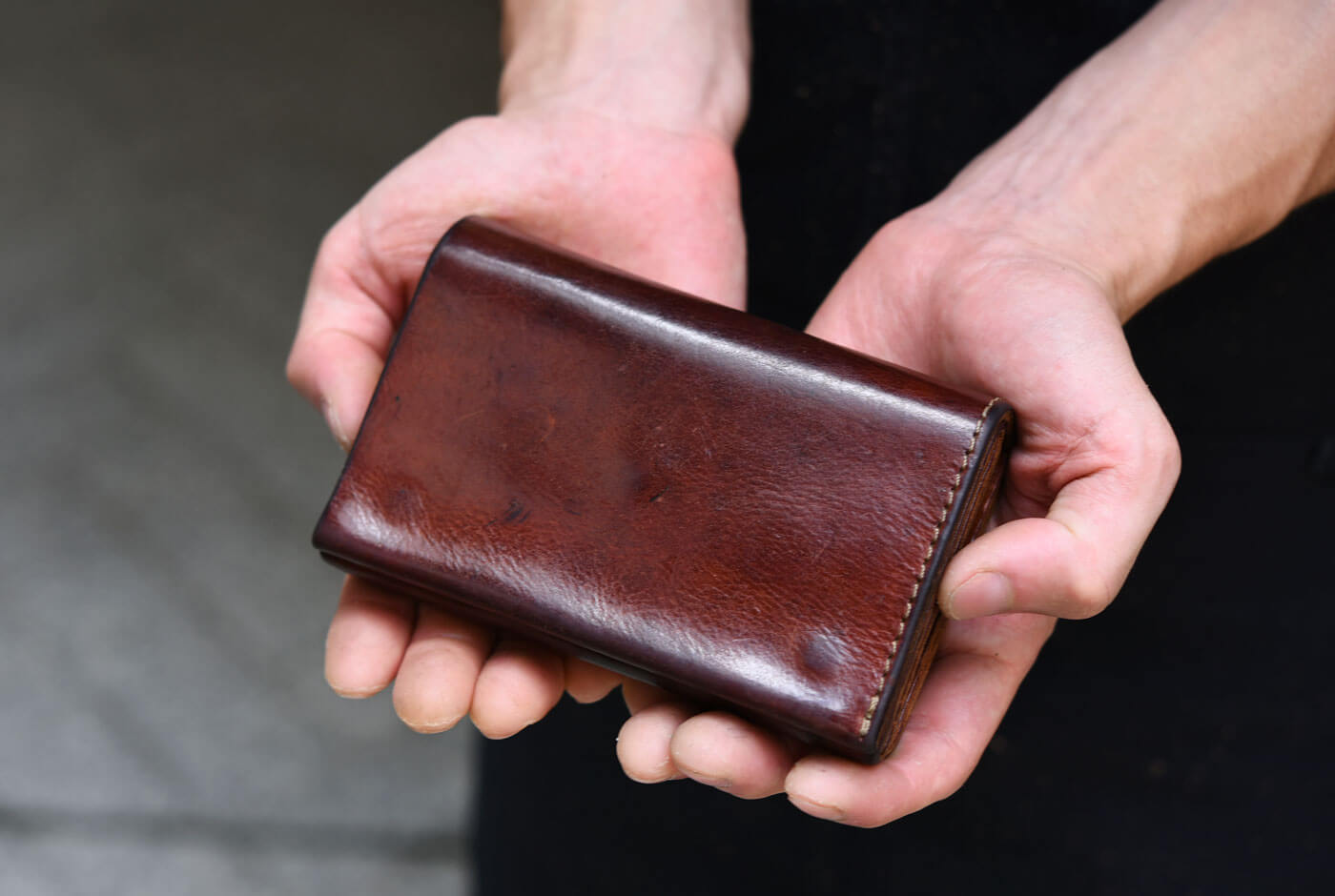 本店作り手：篠崎愛用「マチ付き二つ折り財布(GS-16)」｜革鞄・革小物
