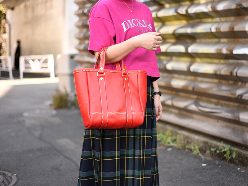 オンラインショップスタッフ斎藤、バケツ型トート(T-70)Sサイズを愛用