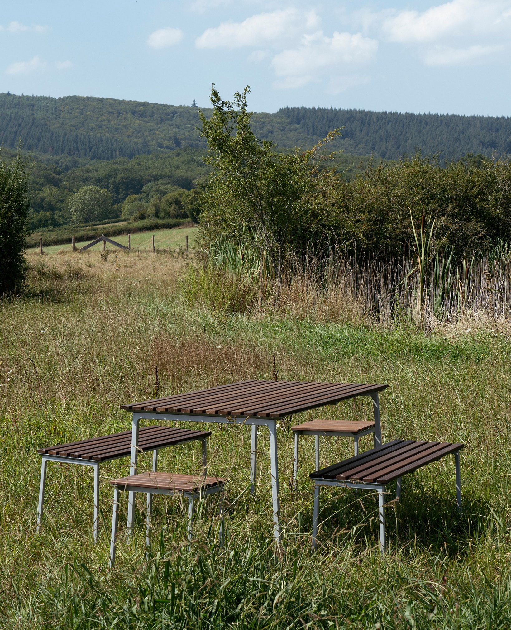 TRAVERSE TABLE / L140 x W83 x H74 cm - テーブル | 【公式】HAY