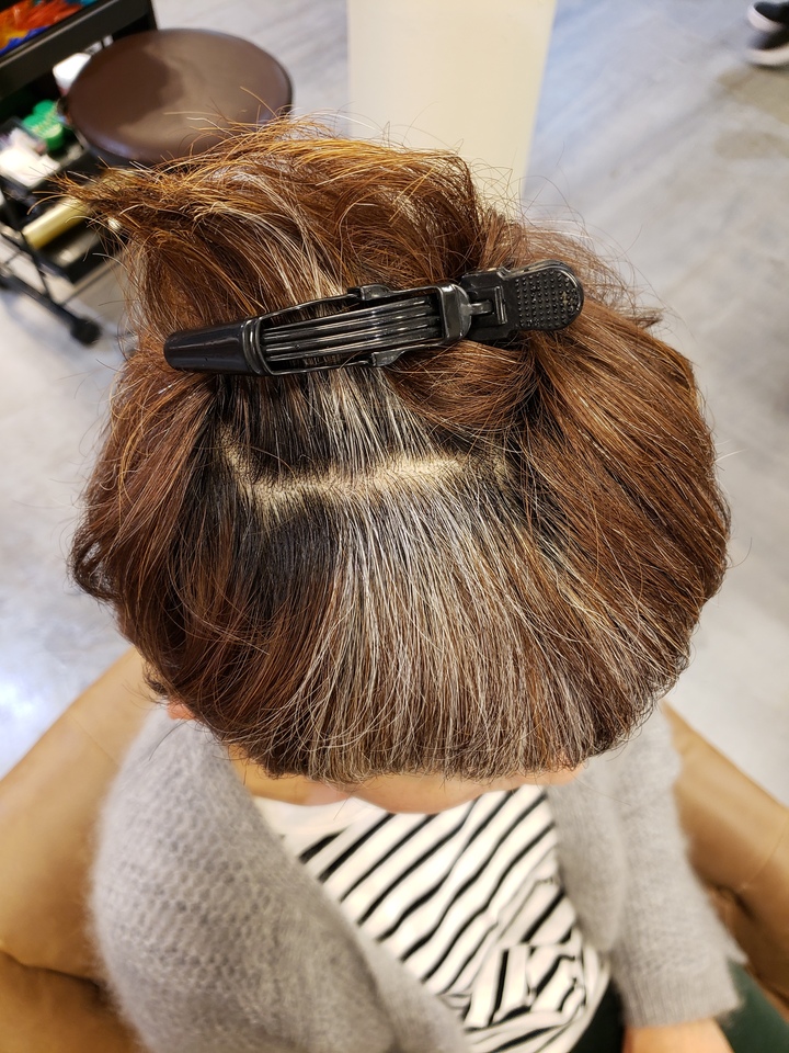 美しさのヒミツは白髪を活かすハイライトでした | MAGNOLiA