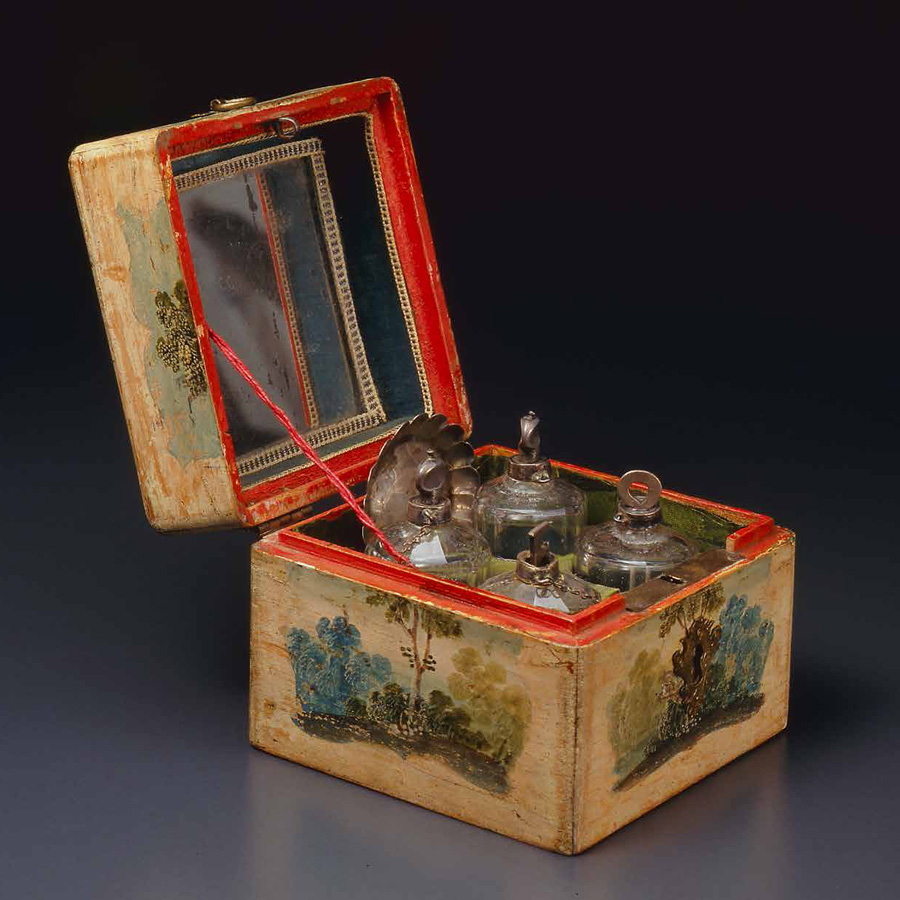 展示作品のご紹介:風景文ケース入り香水セット | 箱根ガラスの森美術館