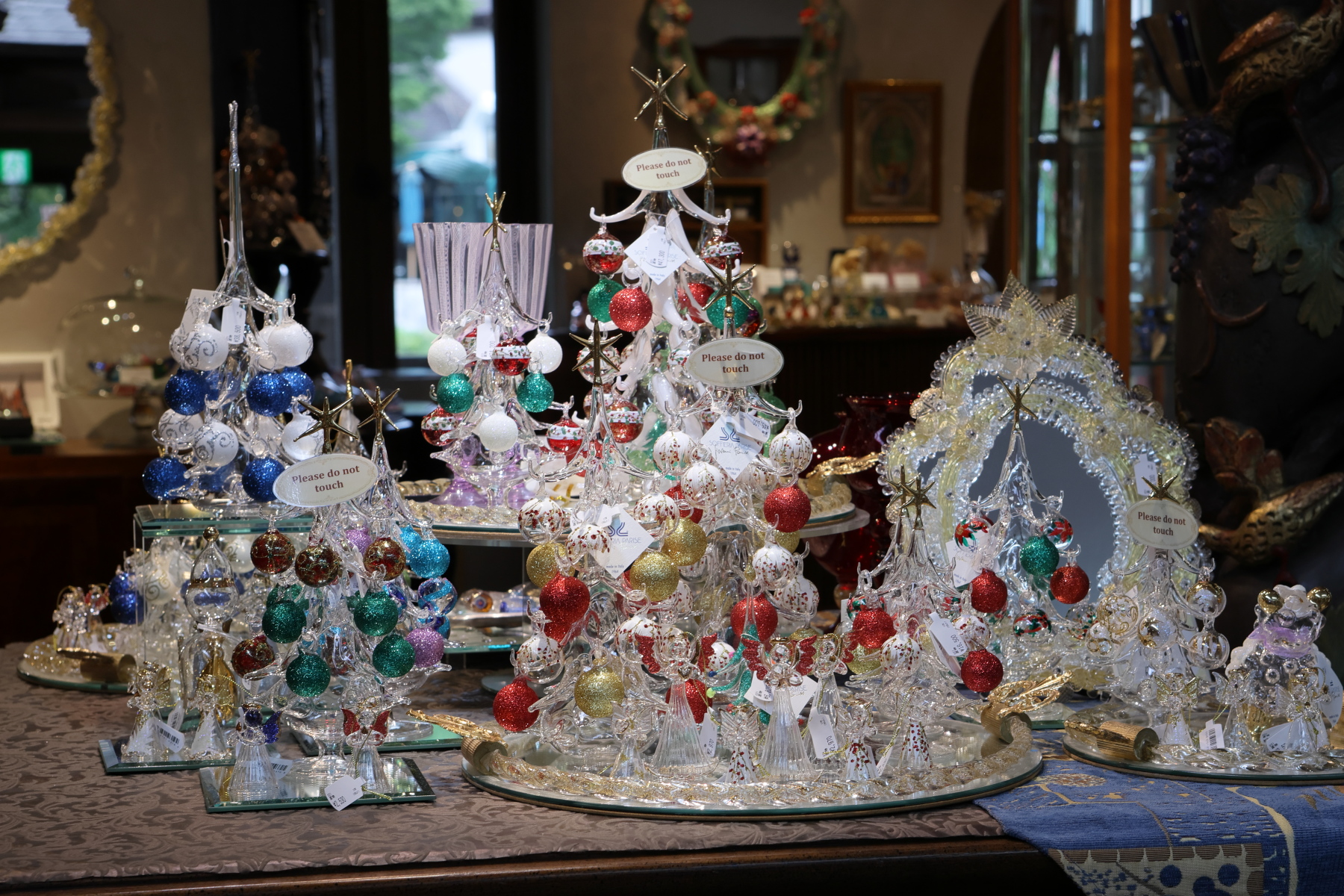 パリーゼの「ガラスのクリスマスツリー」 | 箱根ガラスの森美術館