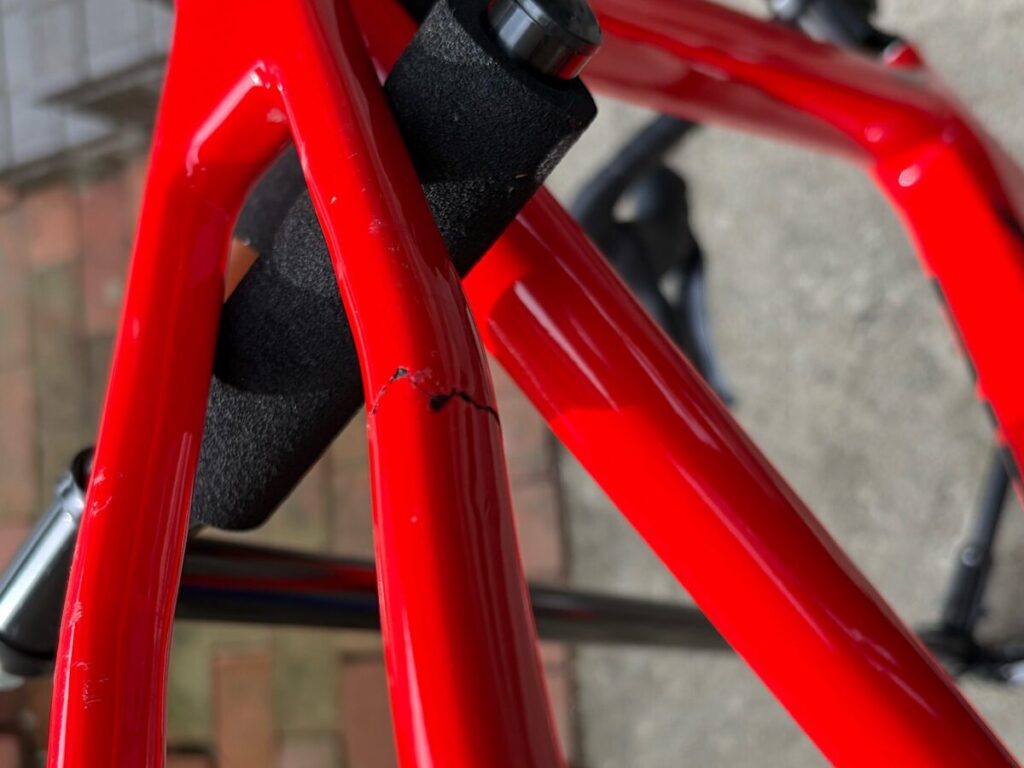 割れたカーボンフレームをDIY修理した話。【意外と簡単＆安い】 | はる