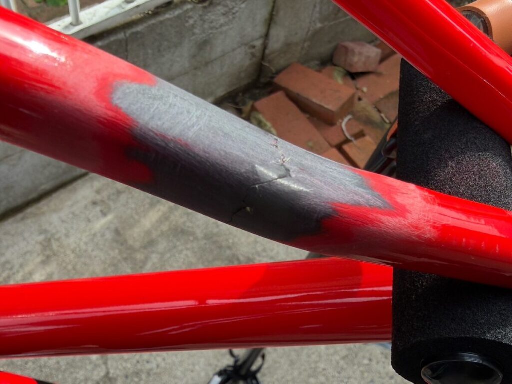 割れたカーボンフレームをDIY修理した話。【意外と簡単＆安い】 | はる