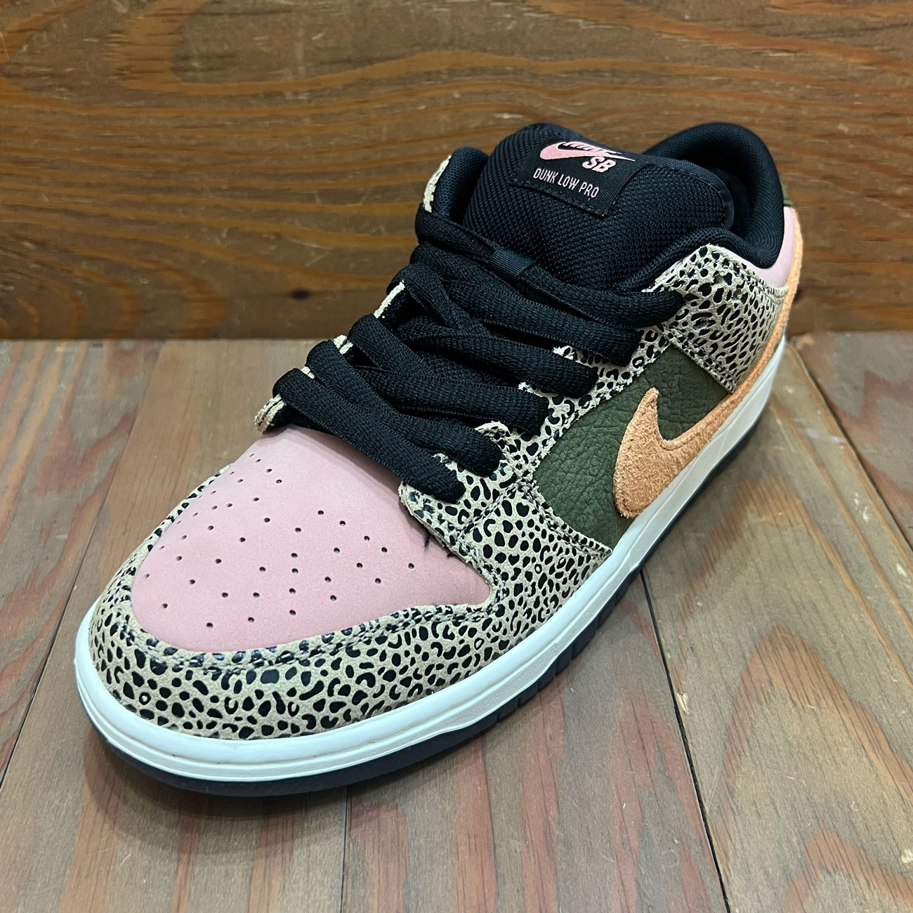 NIKE SB DUNK LOW PRO QS x Arts-Rec Skateshop | 東京のスケート