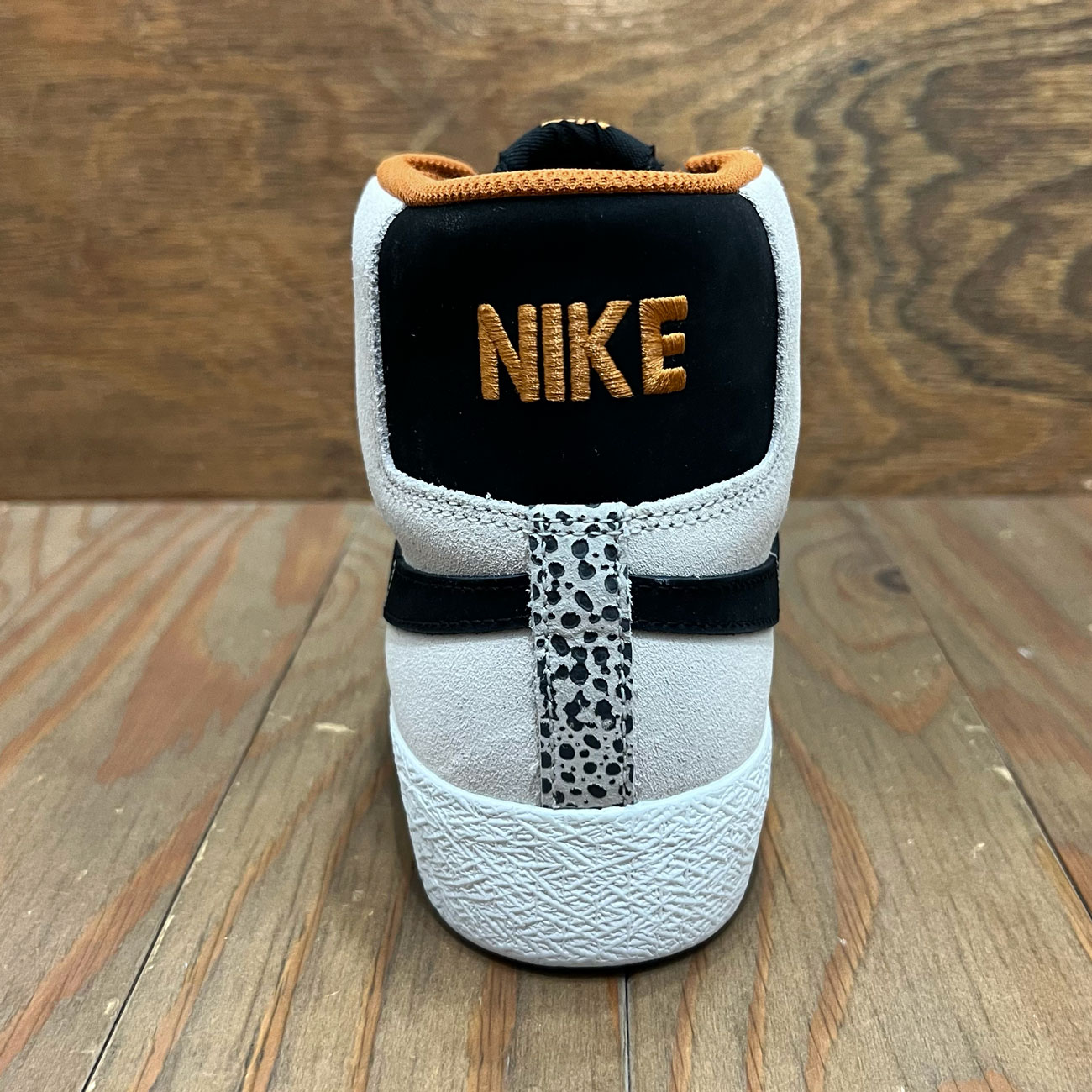 NIKE SB ZOOM BLAZER MID PHANTOM/BLACK MONARCH | 東京のスケート