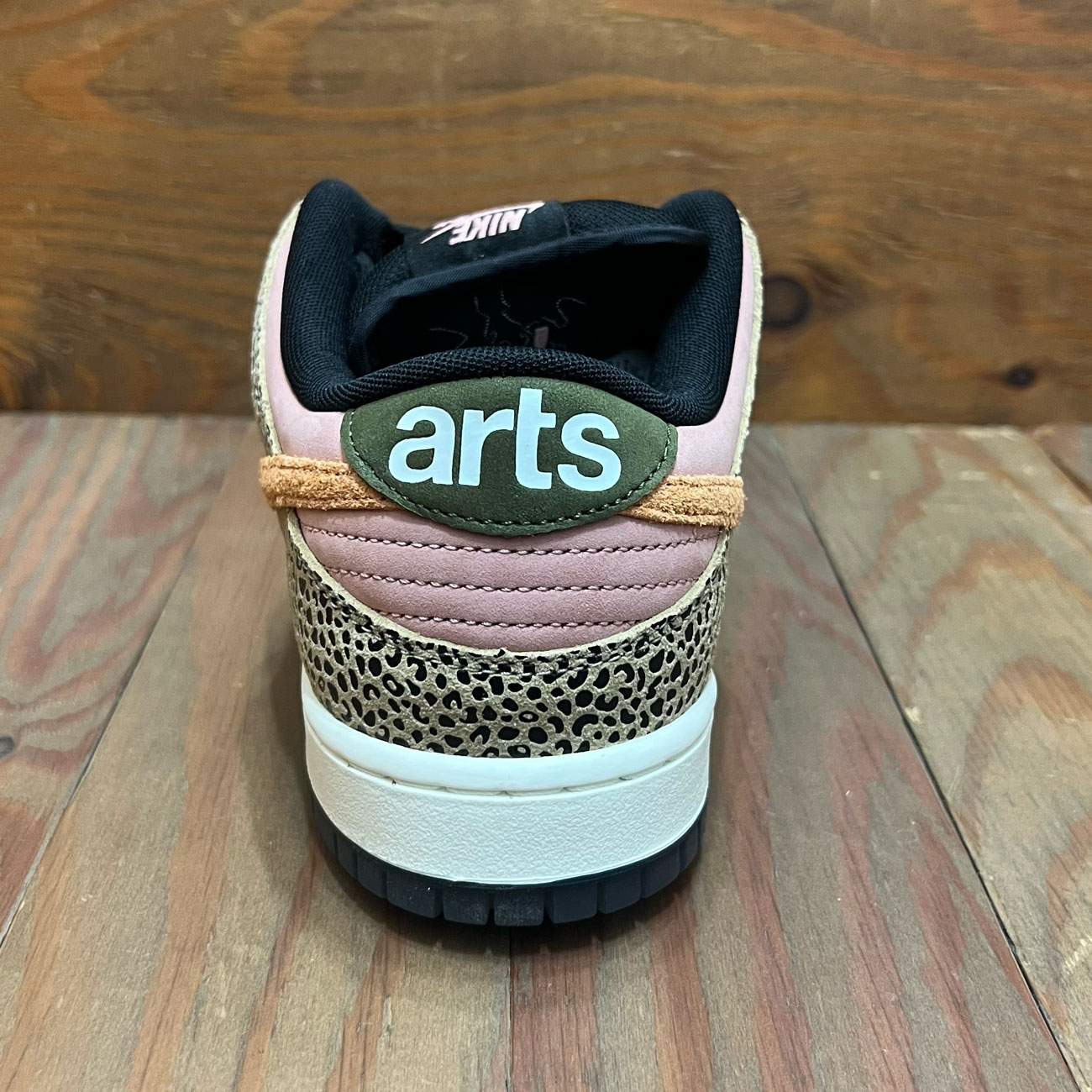 NIKE SB DUNK LOW PRO QS x Arts-Rec Skateshop | 東京のスケート