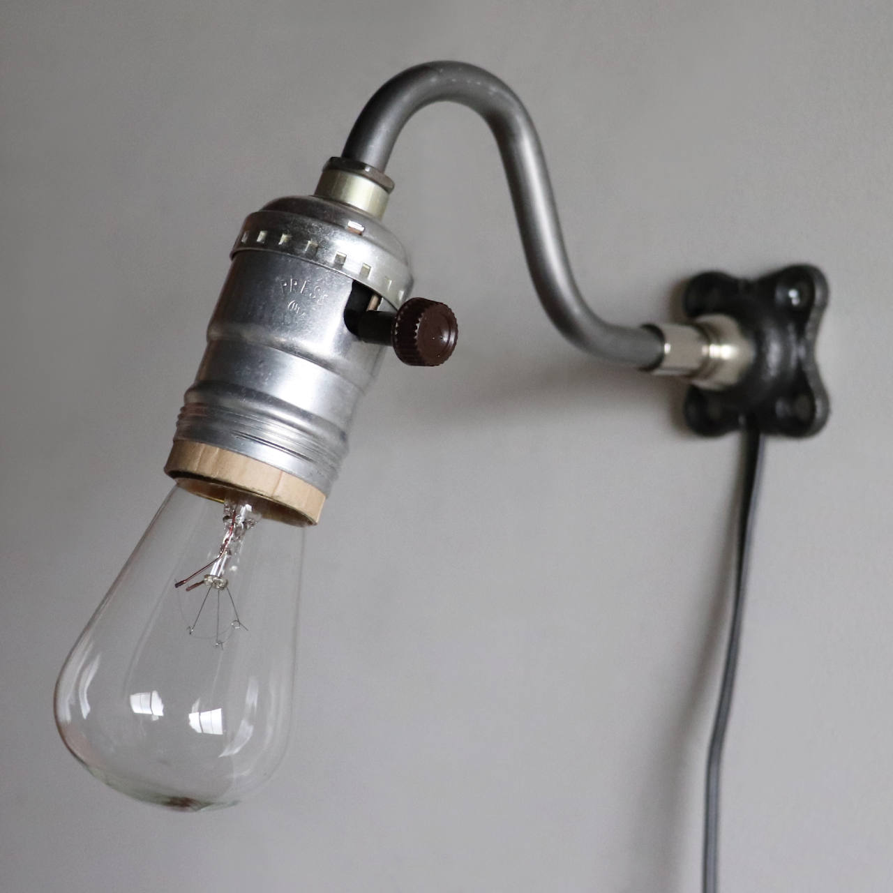 フック型】インダストリアルブラケットライト｜工業系シンプル壁面照明