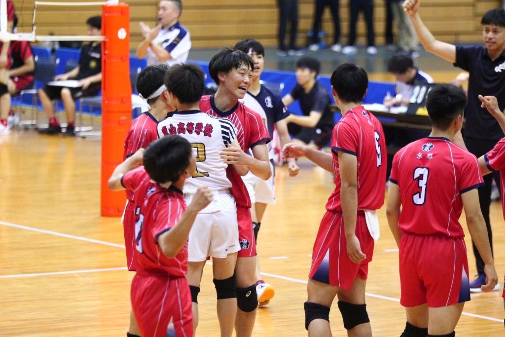 高校バレーボール部 全国高等学校総合体育大会で準優勝！ | 東山中学