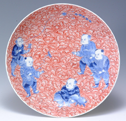 今右衛門古陶磁美術館】色絵唐子文皿・所蔵作品のご紹介