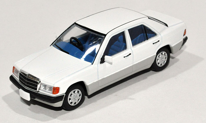 トミカリミテッドヴィンージネオ ベンツ 190E 2.3 赤 1/64 箱付き