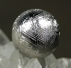 ギベオン隕石1粒売り（10mm） - 埼玉県吉川市の天然石専門店・水晶