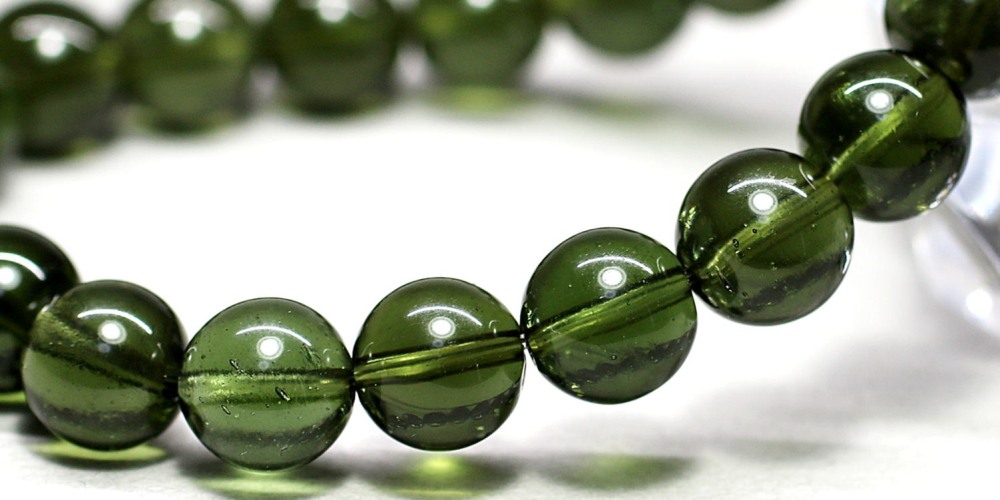 高品質+]天然モルダバイトブレスレット（約10mm玉・鑑別書付） - 埼玉