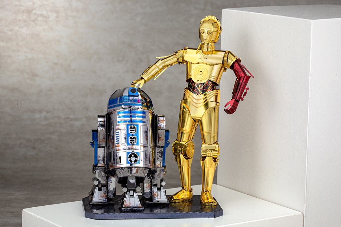 Metal Earth Star Wars C-3PO & R2-D2 3D Model Kit - Innovatoys