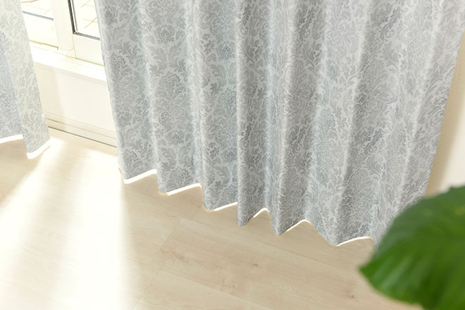 上品なダマスクローズ柄遮光率100% 完全1級遮光カーテン ジーク（D