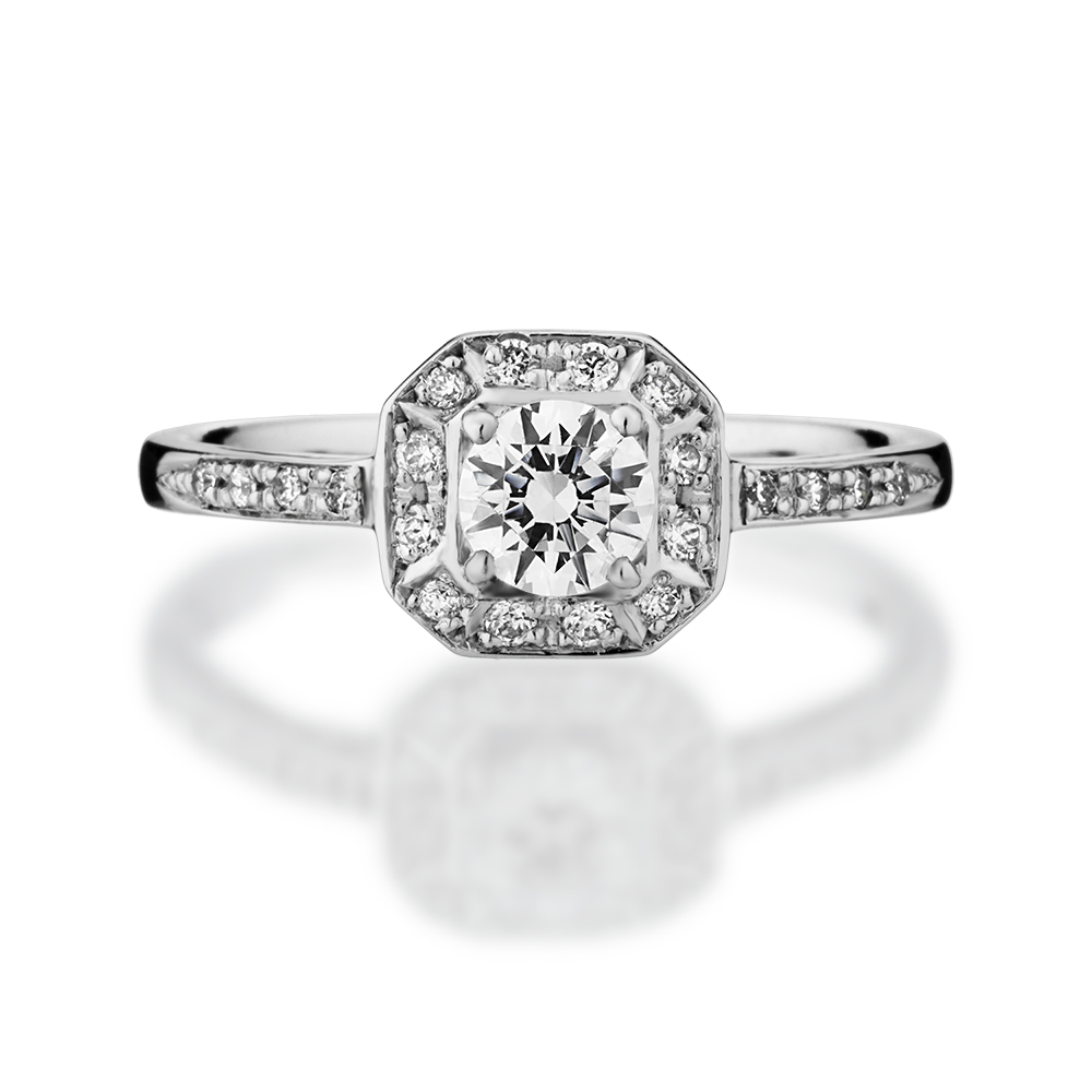 婚約指輪-指先を細く長く魅せてくれるスリムなV字ソリティアリング