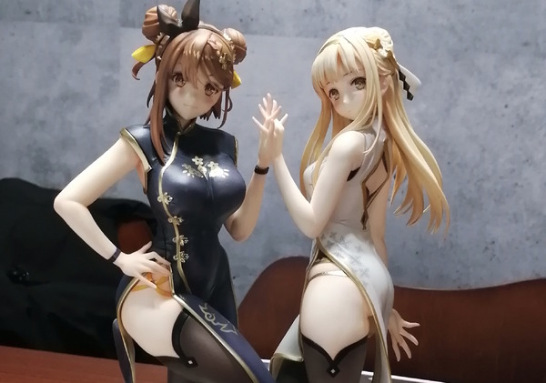 くっきり過ぎるボディライン！「ライザ＆クラウディア」チャイナドレス