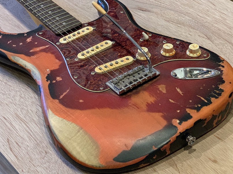 本物のRelicとは】ギターのレリック加工って何？きずだらけで