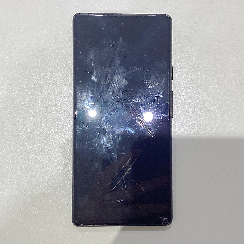 Pixel 6aの画面割れの修理 | スマホ修理ならiCracked