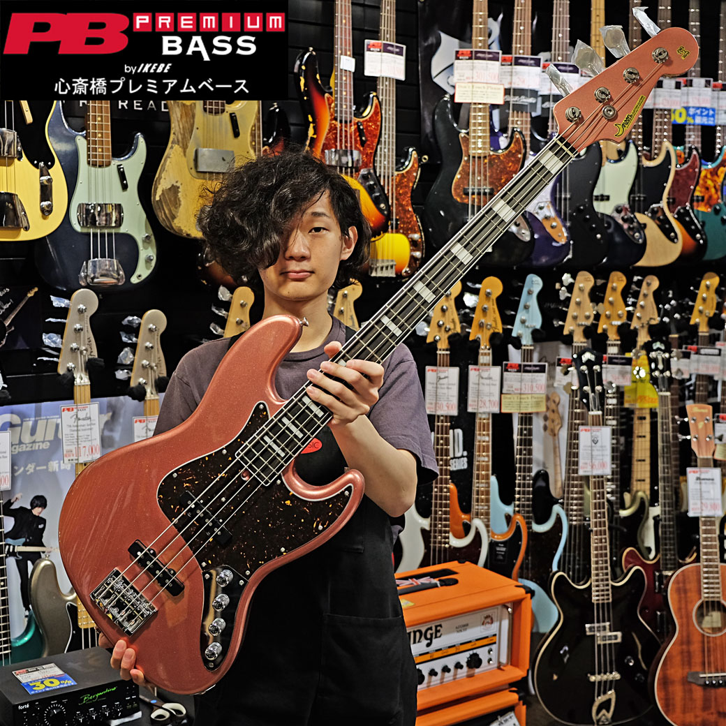 Moonのヴィンテージピックアップを基に製作された新ピックアップ搭載