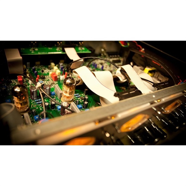 Universal Audio 4-710D(真空管/ソリッドステートブレンド・4ch